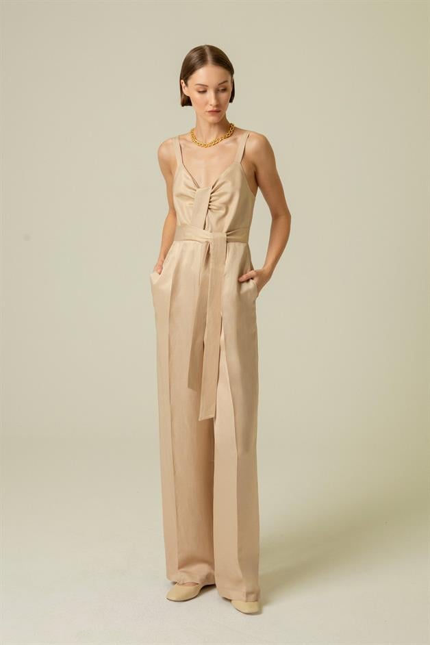 Önden Bağlama Detaylı Askılı Bej Tulum