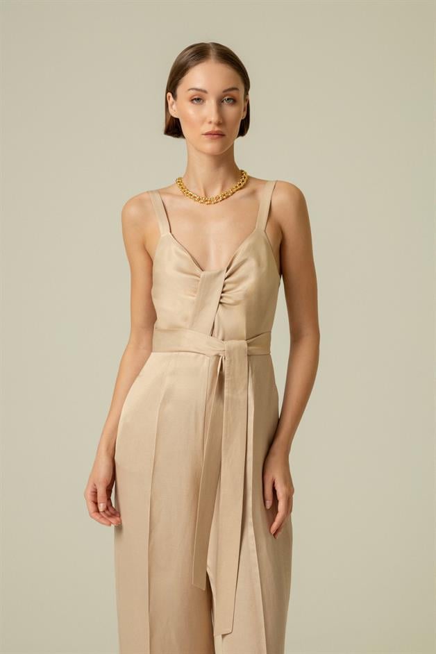 Önden Bağlama Detaylı Askılı Bej Tulum