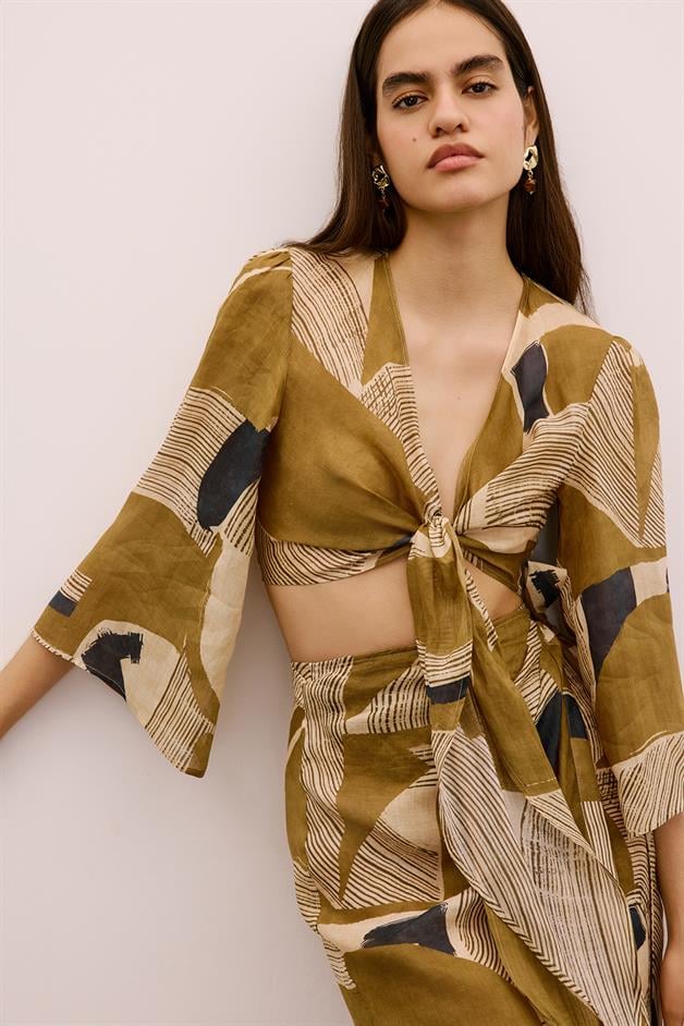 Front-Tied Patterned Camel Crop Blouse