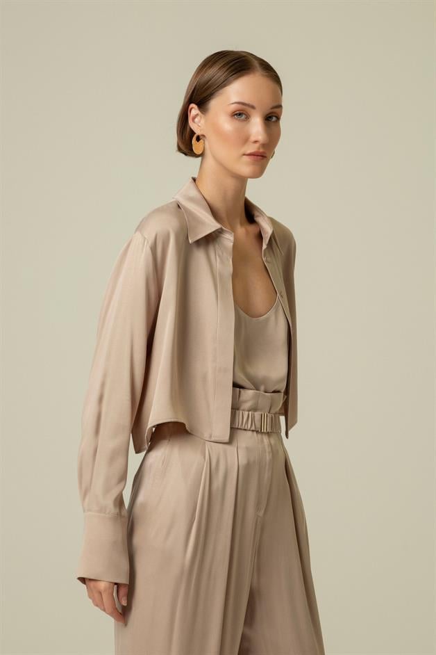 Front Buttoned Relaxed Fit Nude Crop Shirt