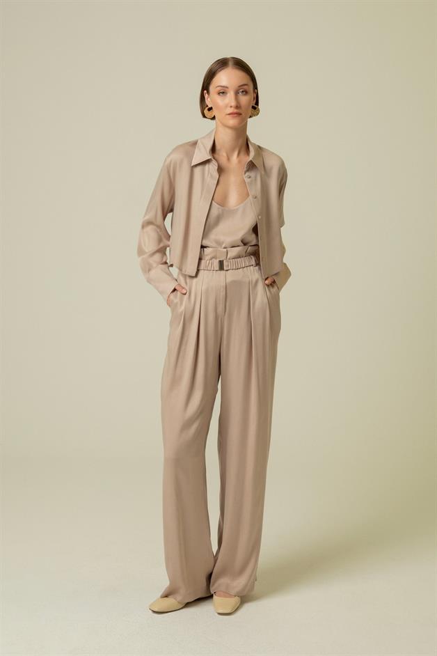 Front Buttoned Relaxed Fit Nude Crop Shirt