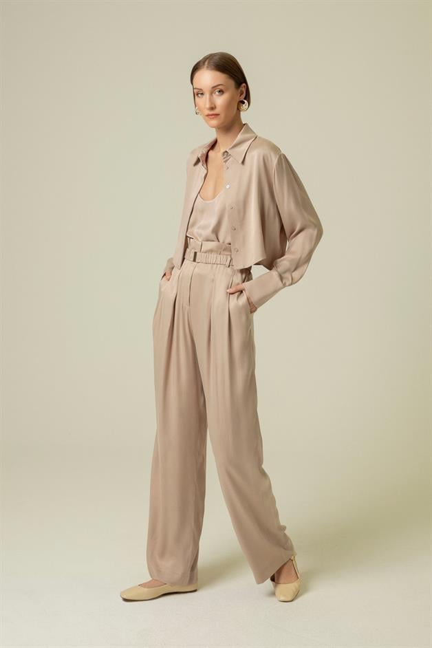 Front Buttoned Relaxed Fit Nude Crop Shirt