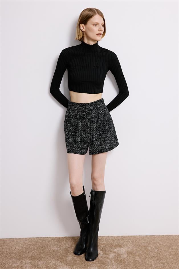 Black Tweed Shorts With Pleat Detail