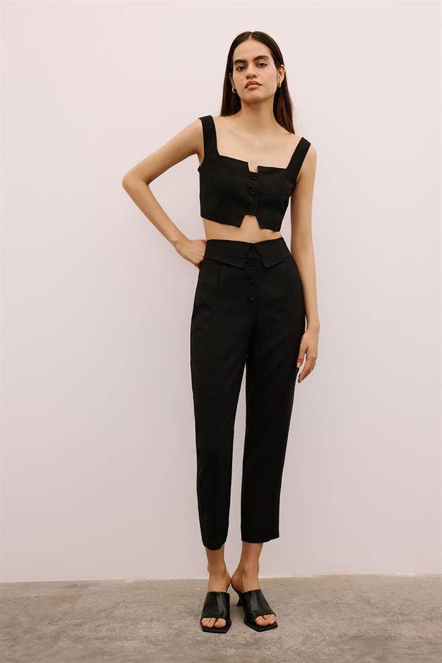 Pleated Relaxed-Fit Black Trousers