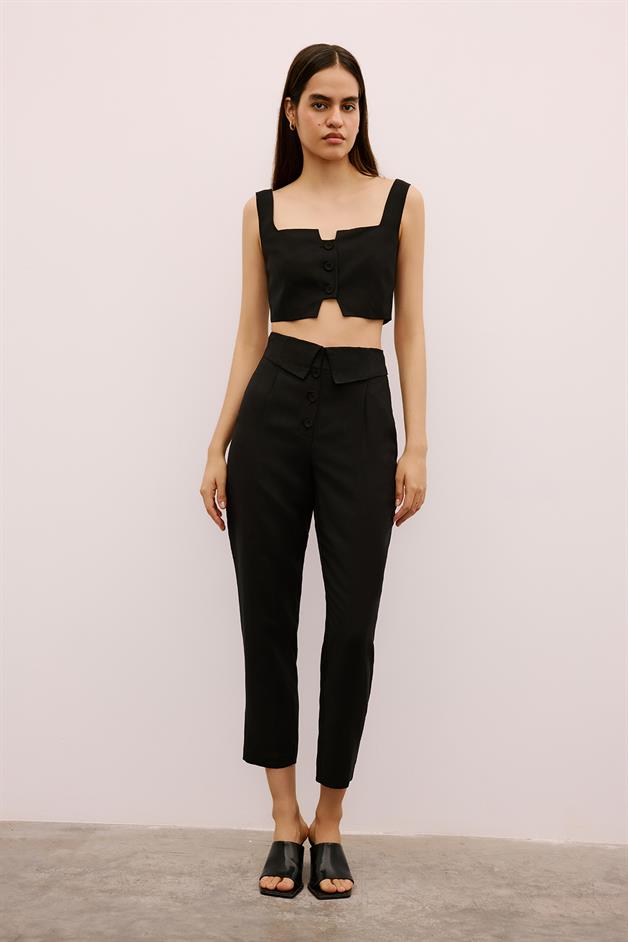 Pleated Relaxed-Fit Black Trousers