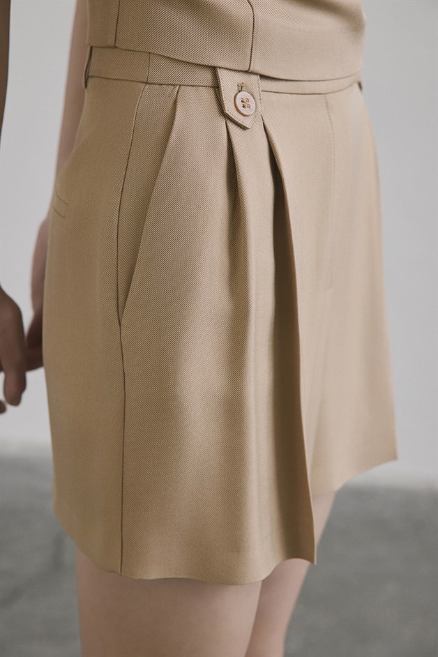 Pleated Side Pocket Camel Shorts