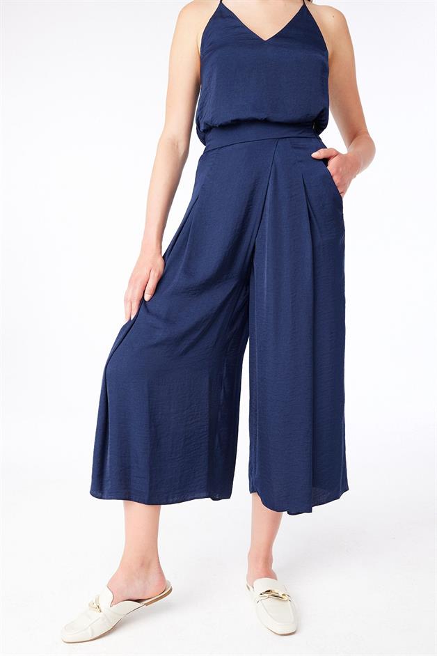 Relaxed Fit Cropped Navy Trousers