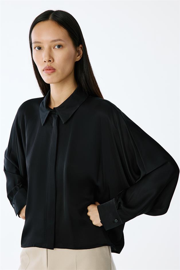 Relaxed Fit Batwing Sleeve Black Shirt