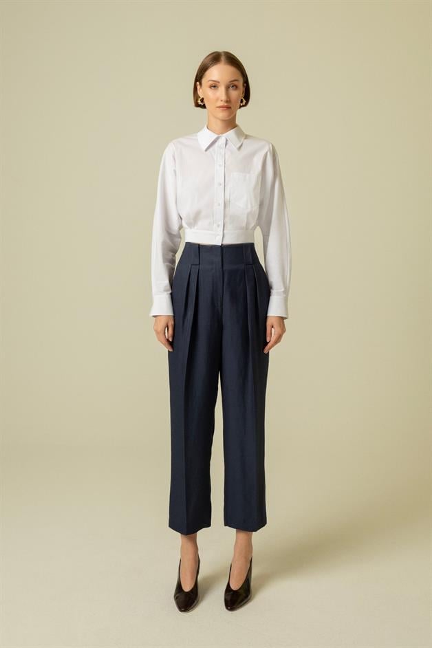 Back Decollete Pocketed White Crop Shirt