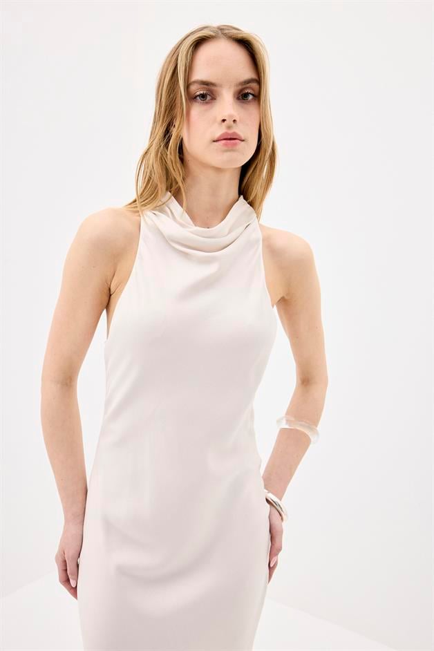 Sırt Dekolteli Şık Ekru Uzun Elbise