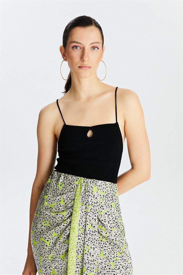 Siyah Askılı Triko Crop Top