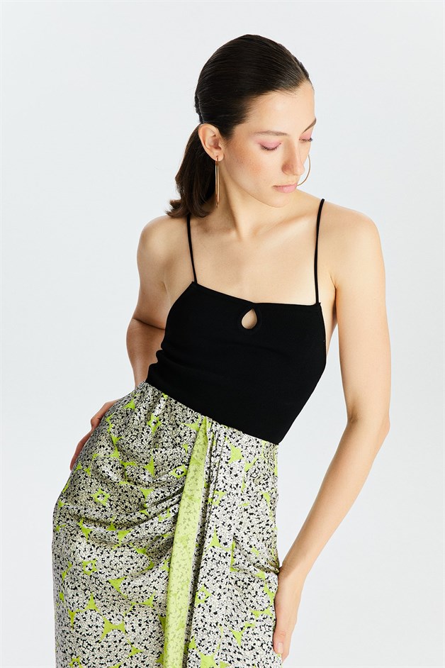 Siyah Askılı Triko Crop Top