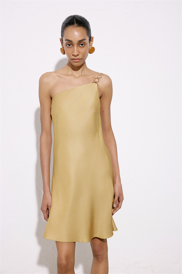 Tek Omuz Gold Aksesuar Detaylı Mini Camel Elbise