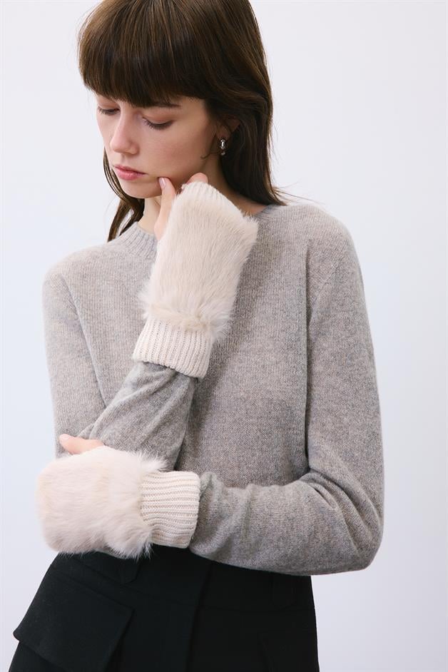 Fluffy Ecru Knit Gloves