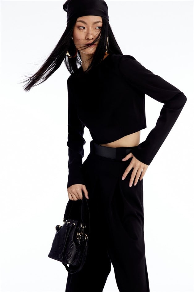 Uzun Kollu Siyah Crop Bluz