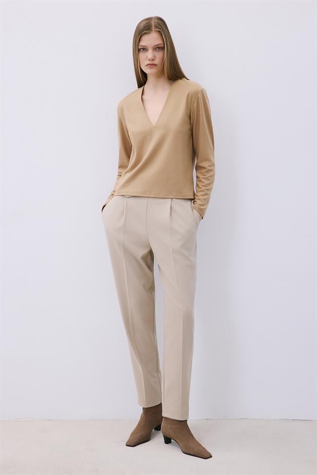 V Yaka Basic Camel Triko Bluz
