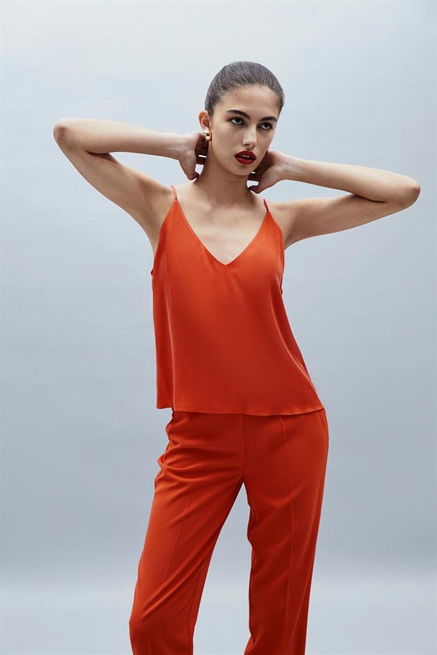 V Yaka Narçiçeği Saten Top