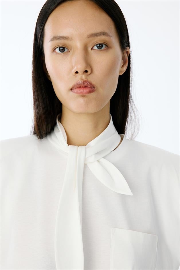 Padded Shoulder Ecru Crop T-Shirt