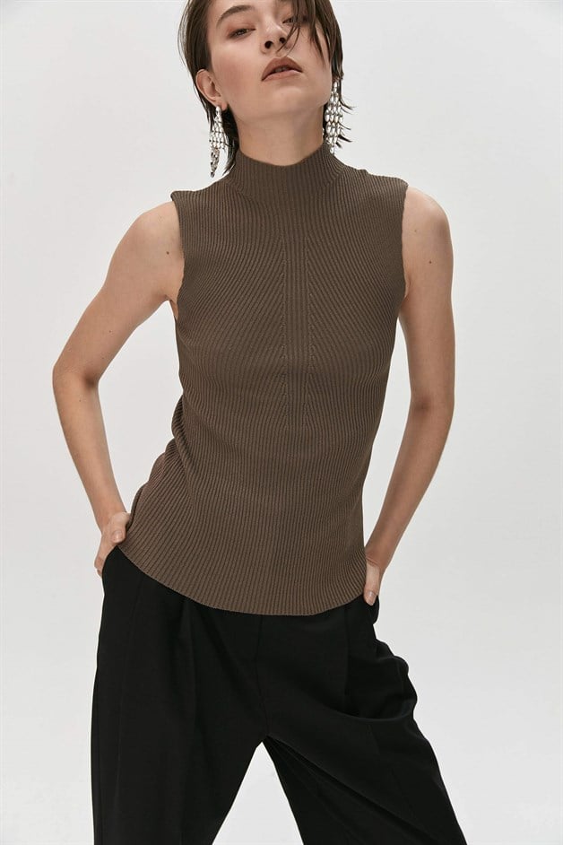 Kahverengi Yarım Balıkçı Kolsuz Triko