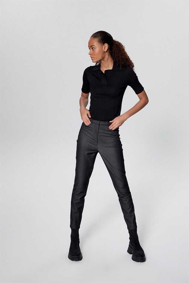 Yakalı Siyah Triko Bluz