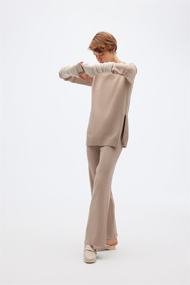 Yırtmaçlı Uzun Triko Camel Kazak