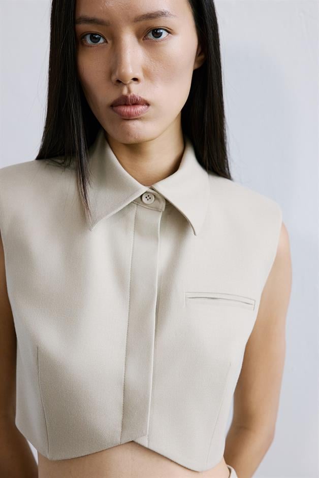 Wool-Textured Padded Shoulder Beige Crop Vest