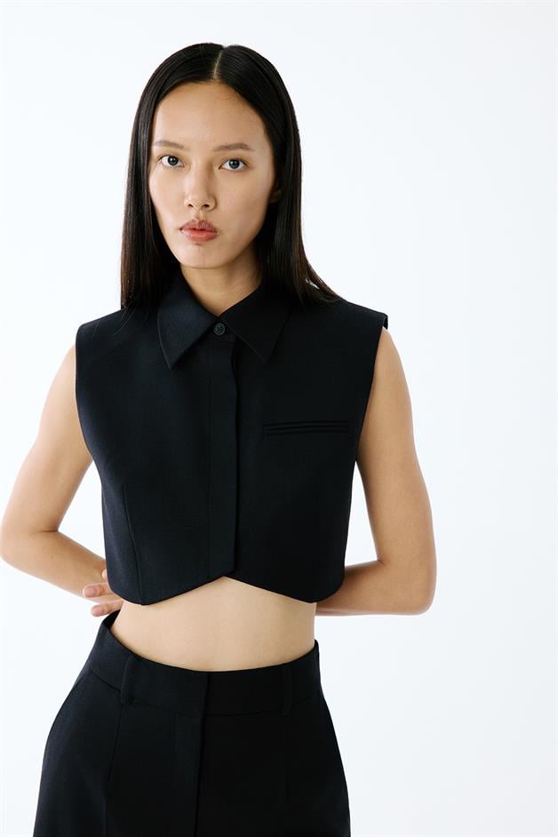 Wool-Textured Padded Shoulder Black Crop Vest