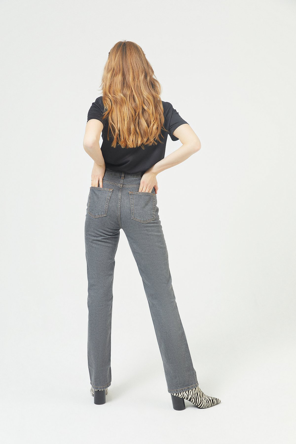 Gri Yırtmaçlı Düz Kesim Jean · 7