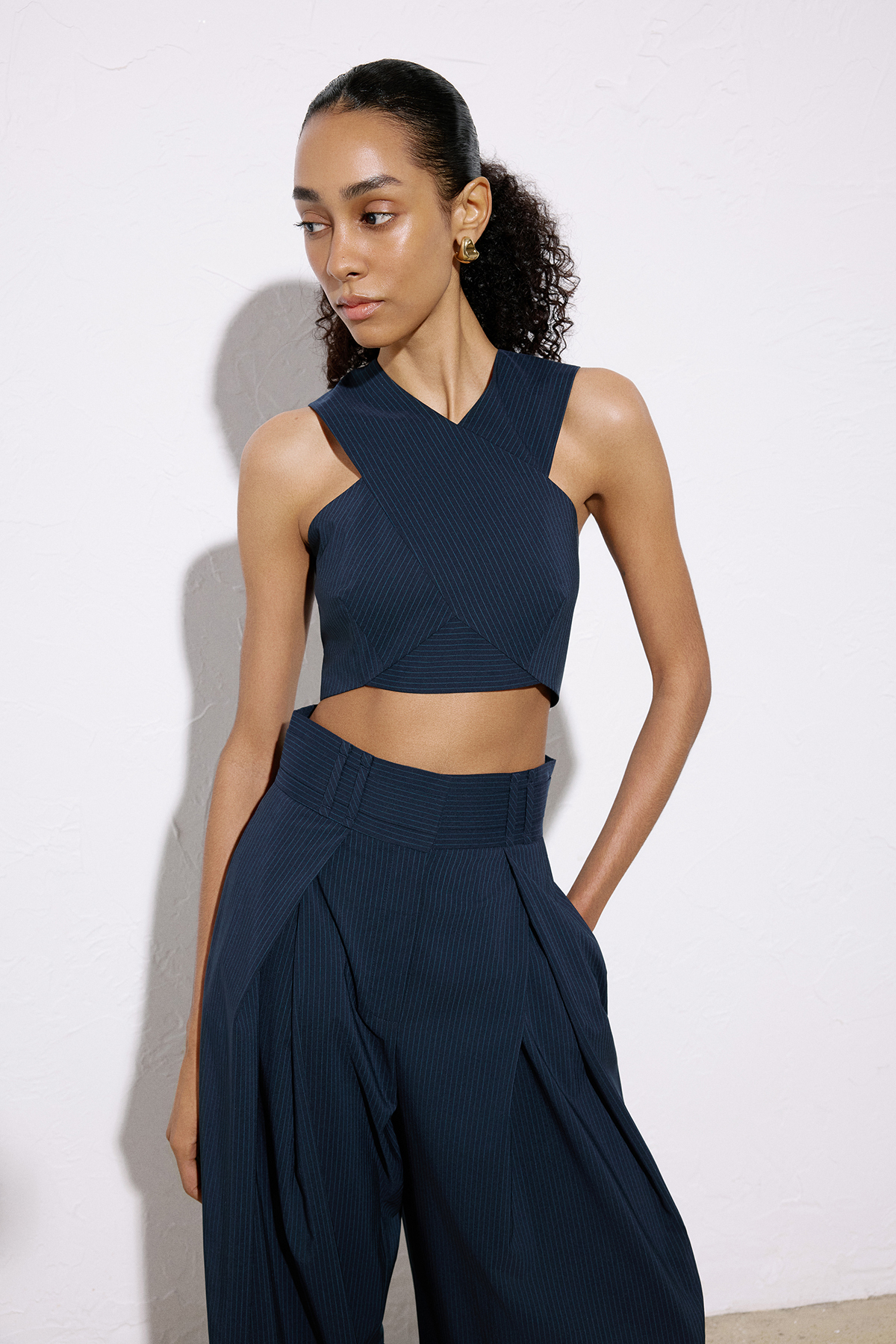 Asimetrik Detaylı Çizgili Crop Lacivert Büstiyer · 4
