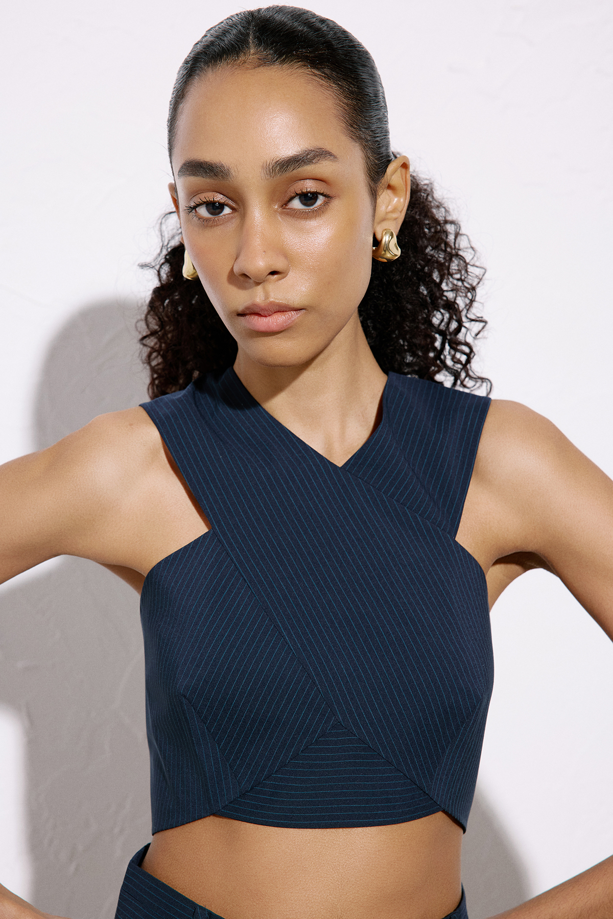 Asimetrik Detaylı Çizgili Crop Lacivert Büstiyer · 2