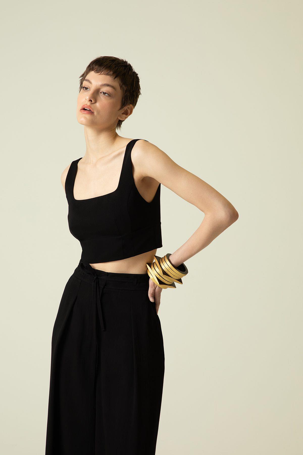 Askılı Kare Yaka Siyah Crop Top · 2