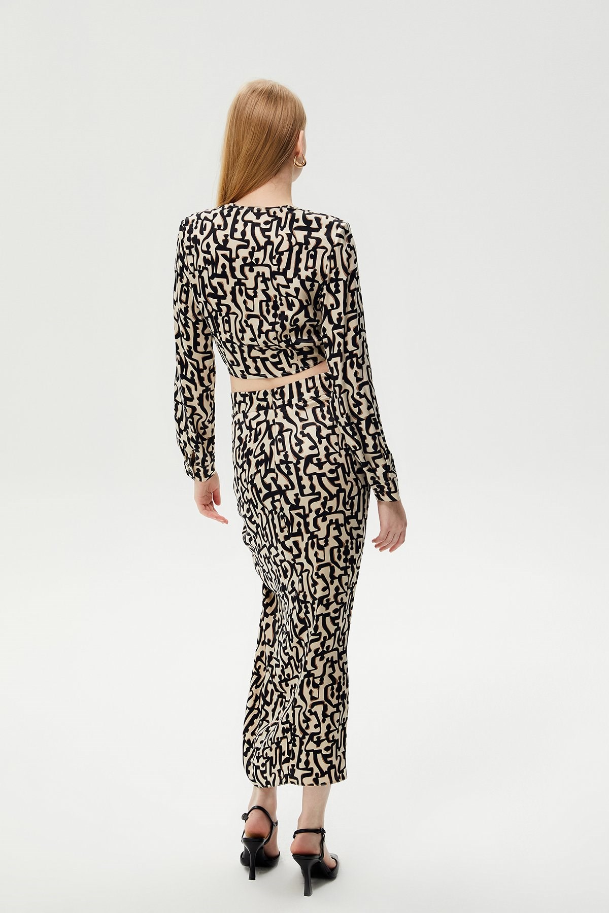 Büzgülü Desenli Siyah Crop Bluz · 6
