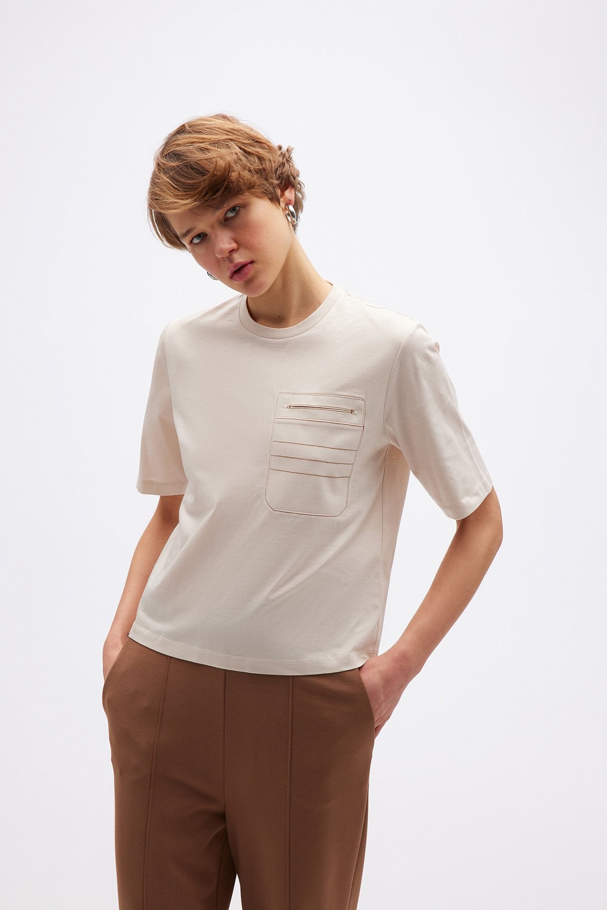 Cep Detaylı Basic Taş T-Shirt
