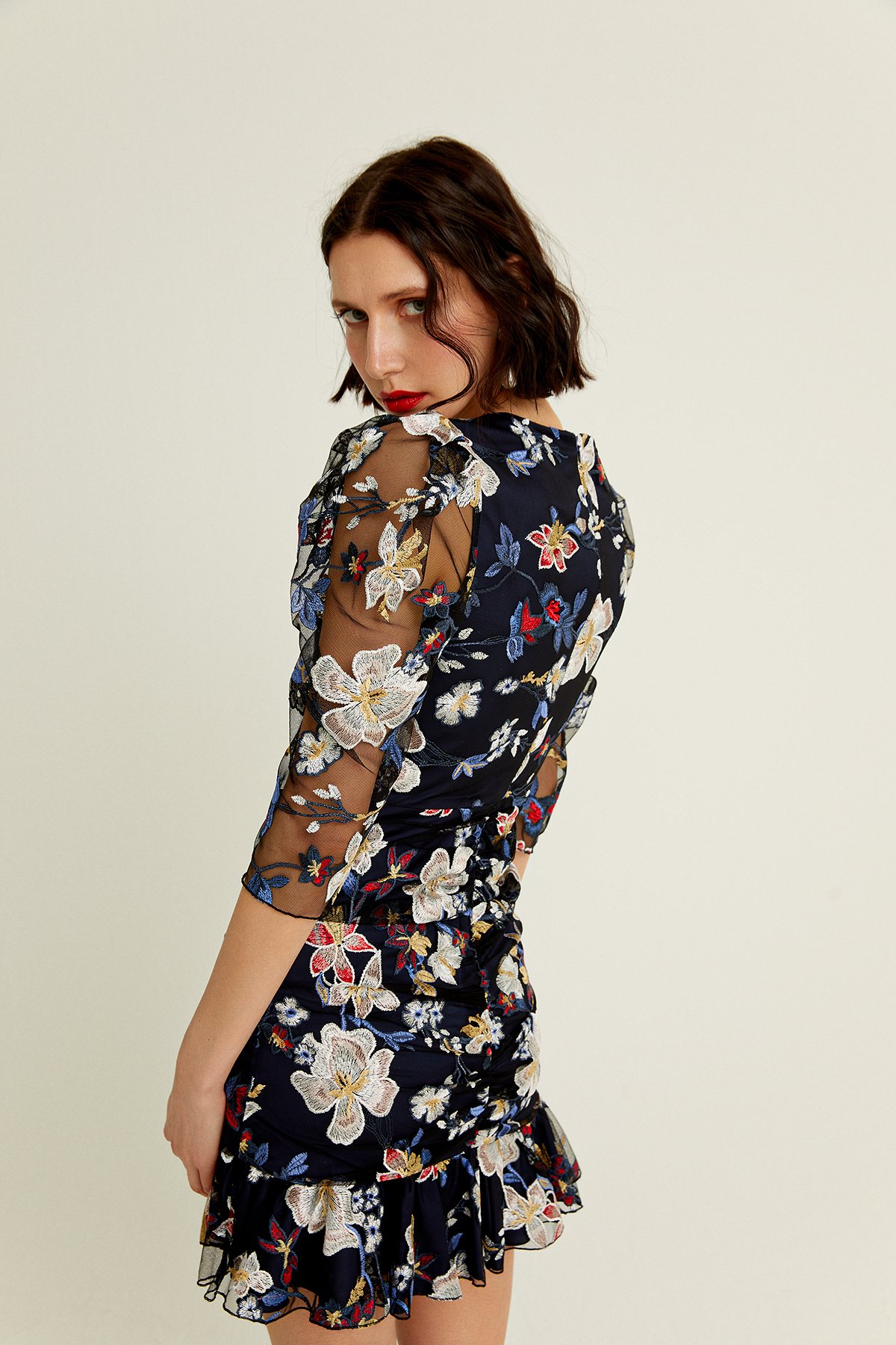 Çiçek İşlemeli Kolları Transparan Mini Elbise | Elbise | RUE