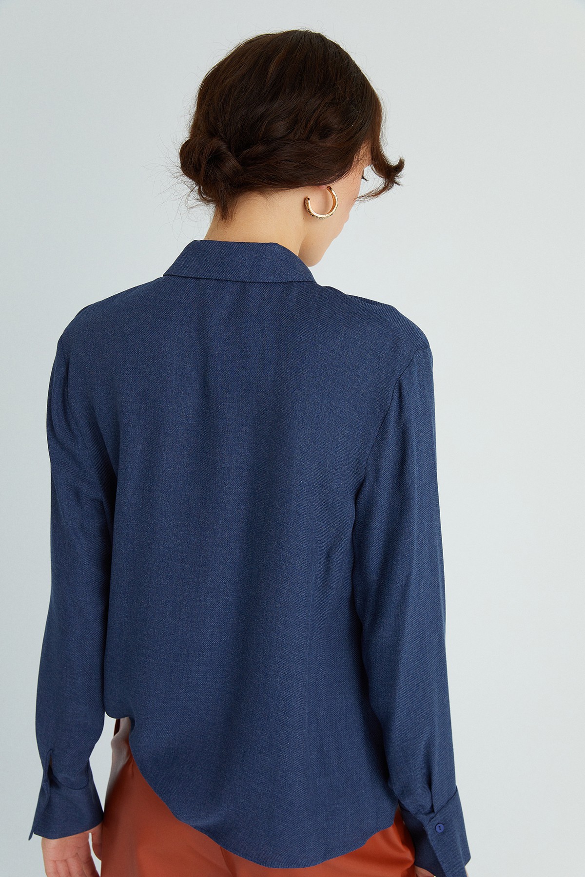 Lacivert Yakası Drape Detaylı Gömlek · 4