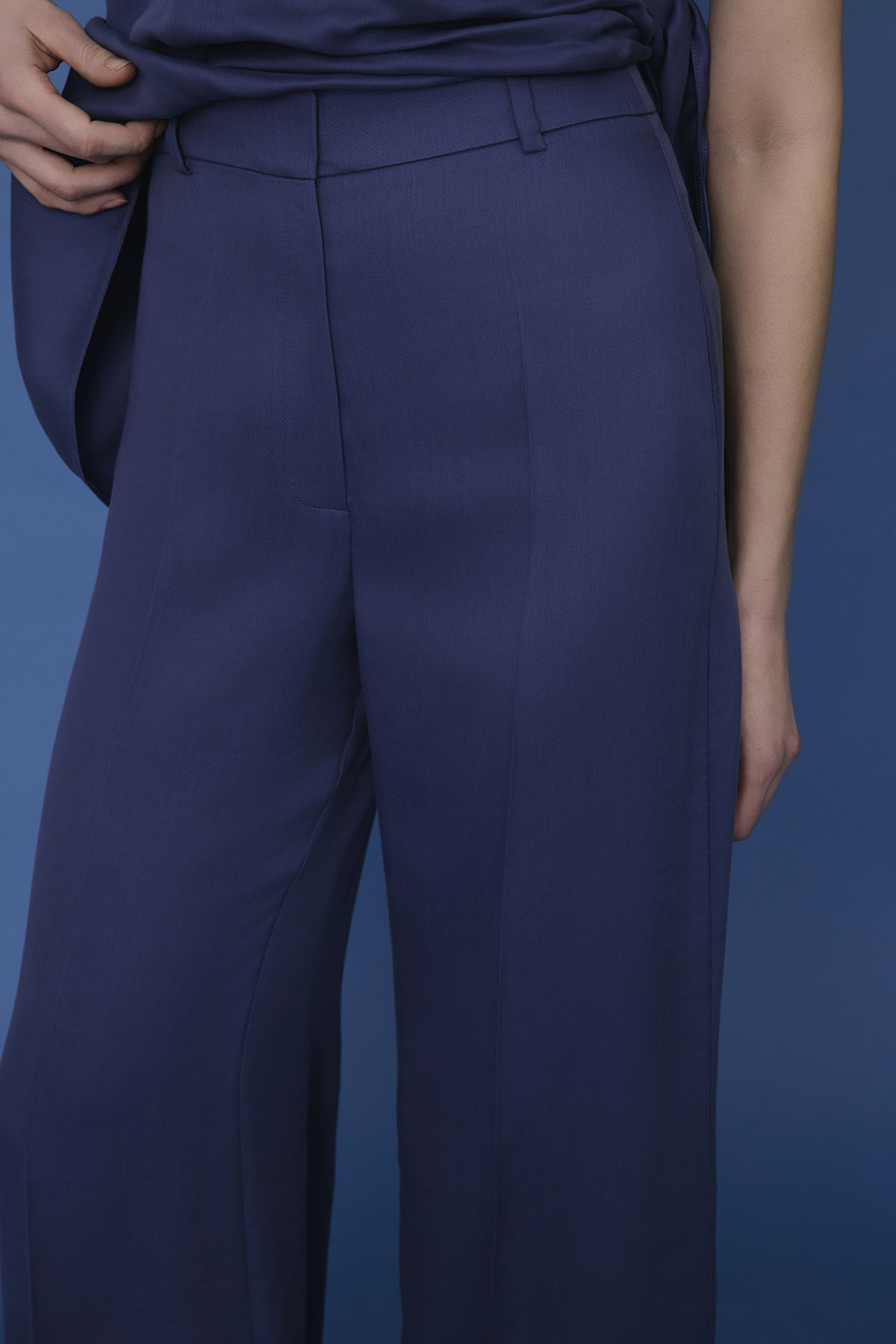 Kemerli Geniş Paça İndigo Pantolon · 3