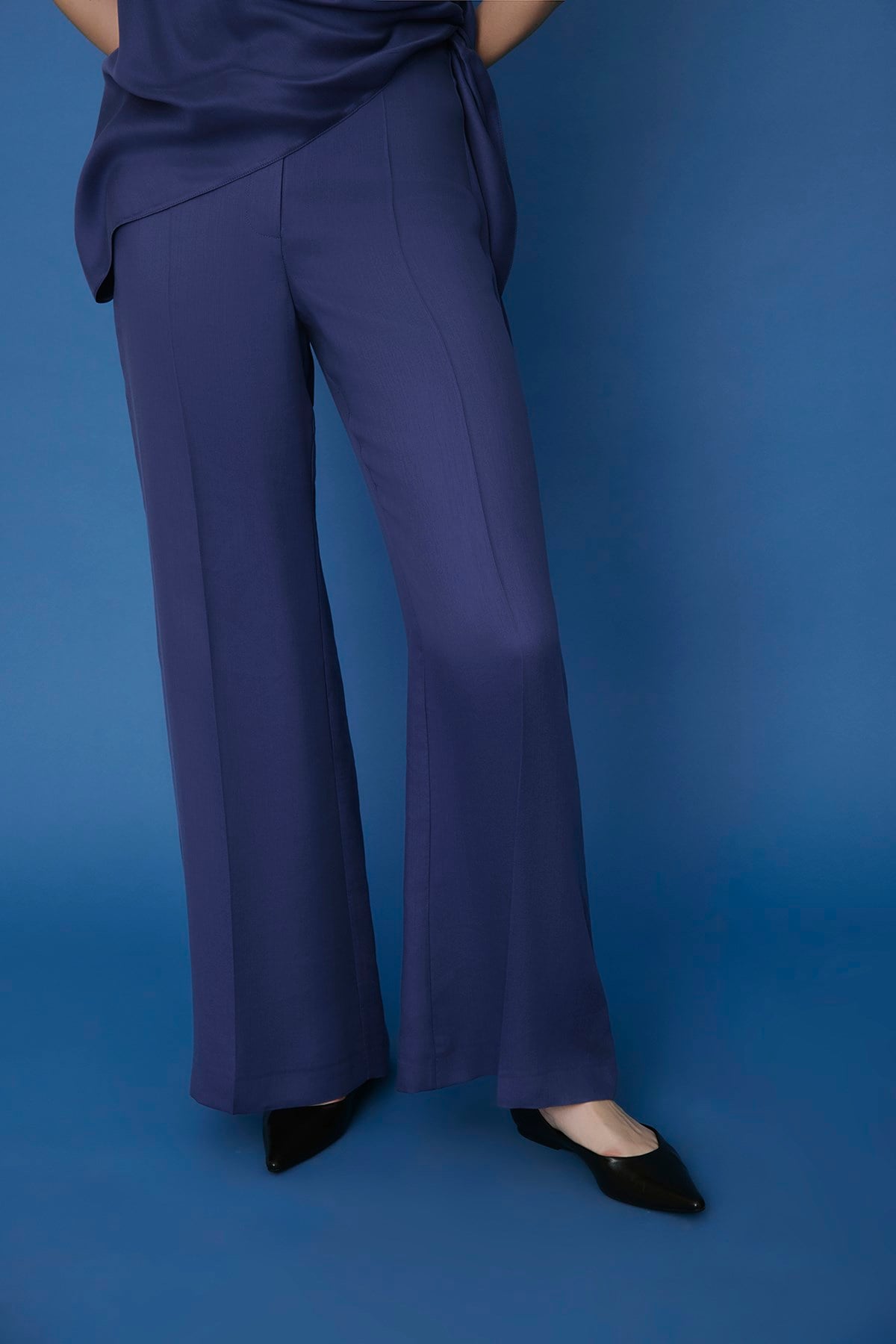Kemerli Geniş Paça İndigo Pantolon · 5