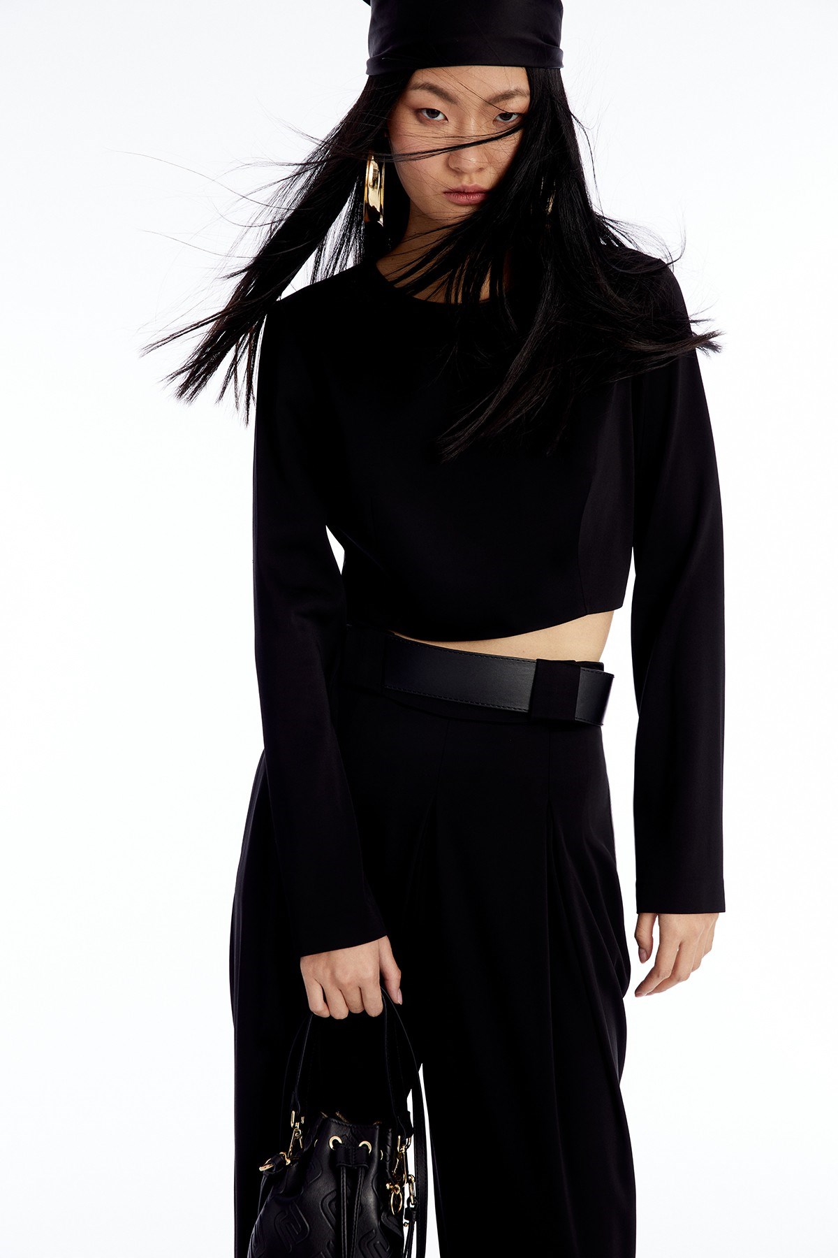 Uzun Kollu Siyah Crop Bluz · 7