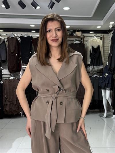 Açık Kahve Kuşaklı Kruvaze Yelek Takım
