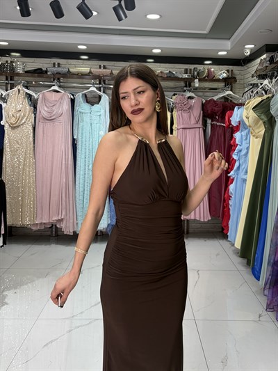 Ay Aksesuaarlı Kahve Uzun Elbise