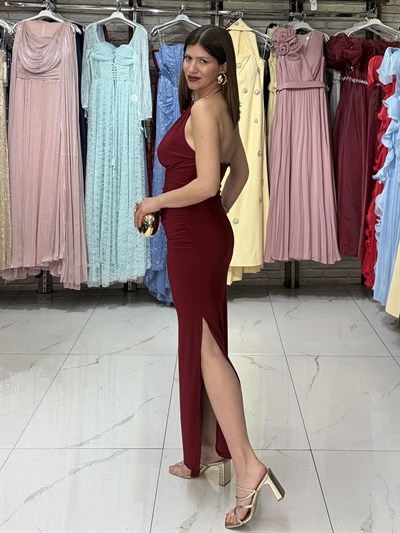 Ay Aksesuaarlı Kırmızı Uzun Elbise