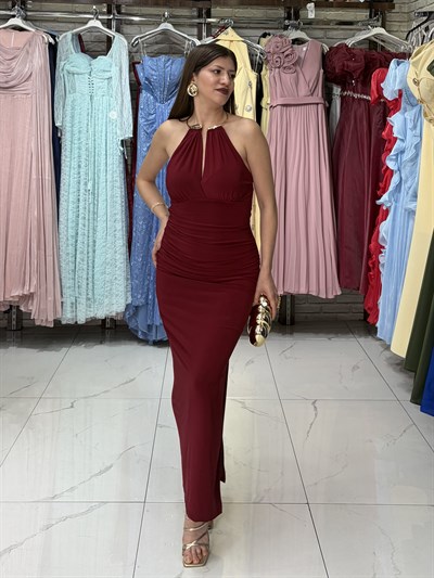 Ay Aksesuaarlı Kırmızı Uzun Elbise