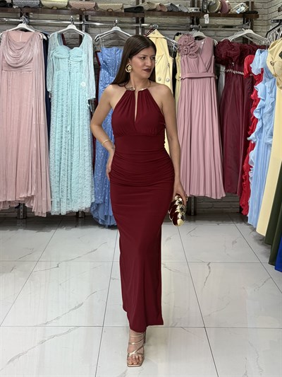 Ay Aksesuaarlı Kırmızı Uzun Elbise