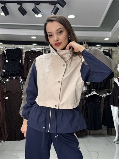 Beyaz Garni Detaylı Takım