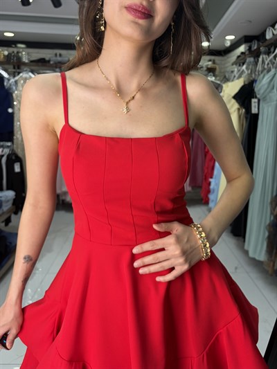 Kırmızı Askılı Mezuniyet Elbisesi