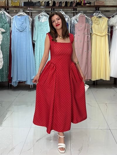 Kırmızı Puantiyeli Kuşaklı Elbise