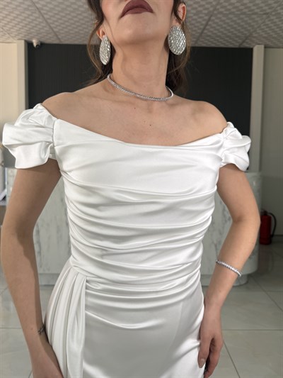 Madonna Yaka Beyaz Abiye