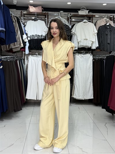Sarı Bel Kuşaklı Yelek Pantolon Takım