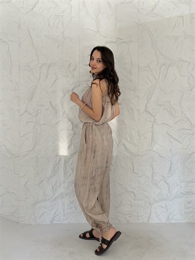 Taş Çilek Yaka Boncuk Detaylı Takım