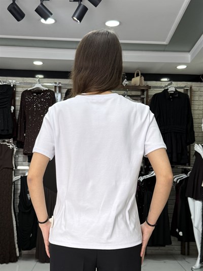 Taş Detaylı Beyaz Tişört